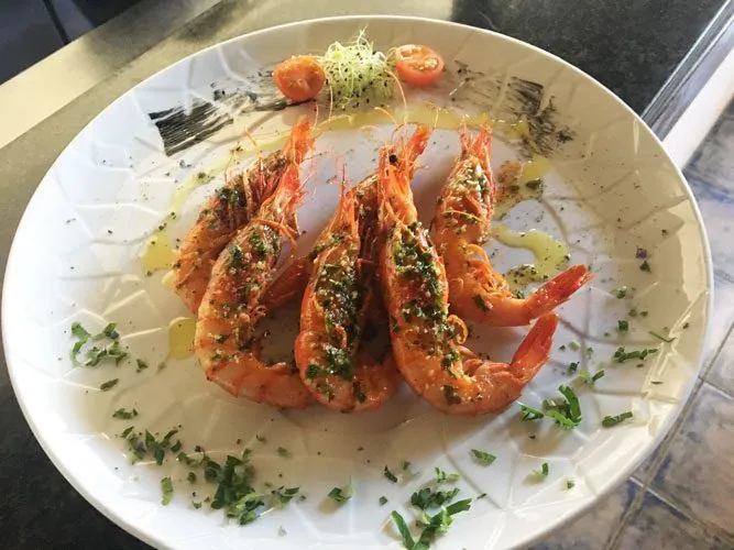 Mariscada de pescado en el puerto de Torredembarra