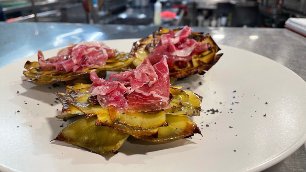 Alcachofas a la brasa con jamón ibérico (2)