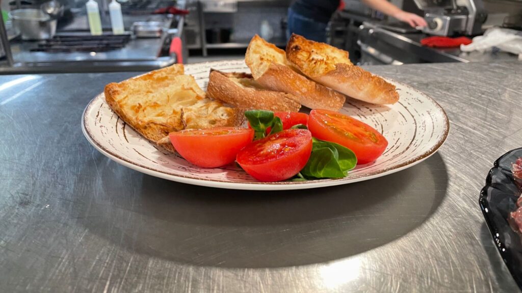Pan de cristal con tomate Restaurante en Comarruga